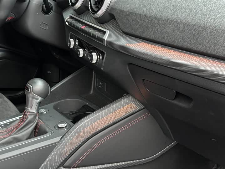 Фото 9 - Audi Q2L