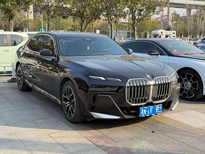 Фото 1 - BMW 7 Series