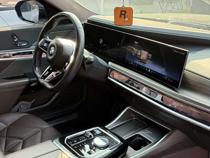 Фото 3 - BMW 7 Series