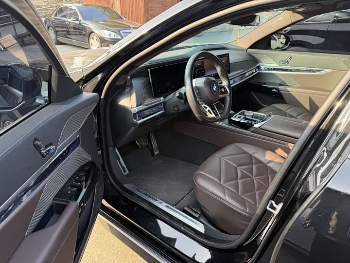 Фото 4 - BMW 7 Series