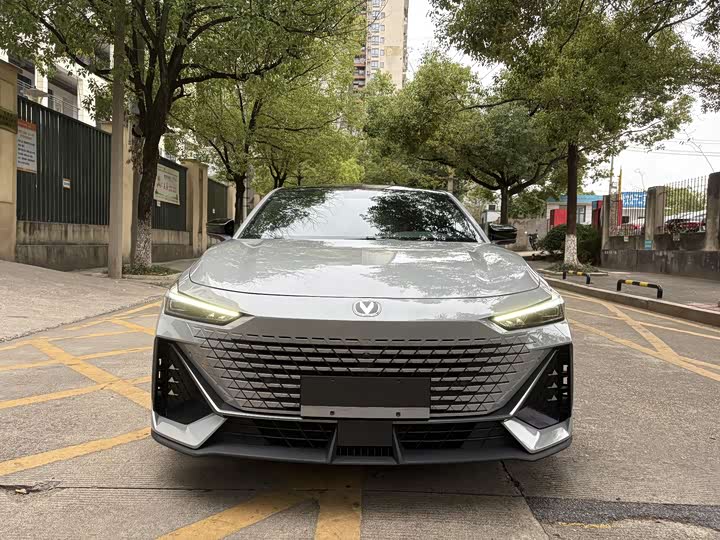 Фото 2 - Changan UNI-V