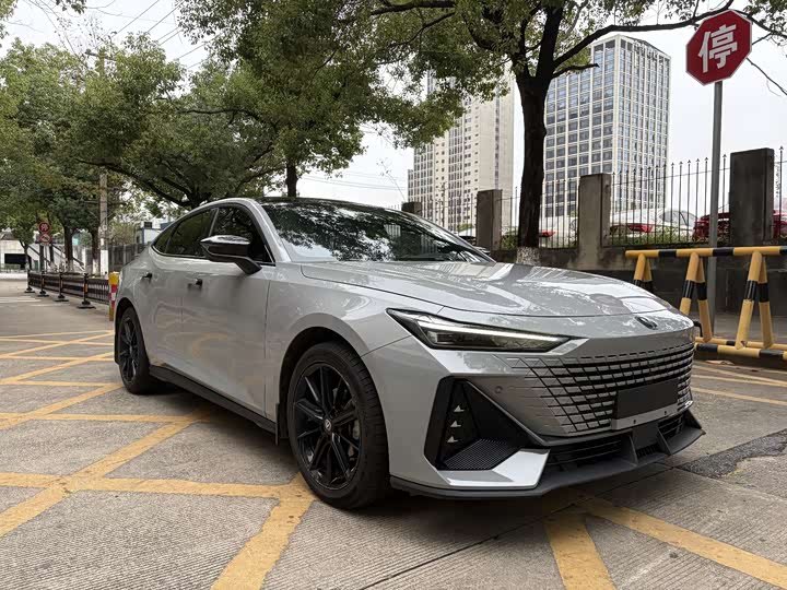 Фото 3 - Changan UNI-V