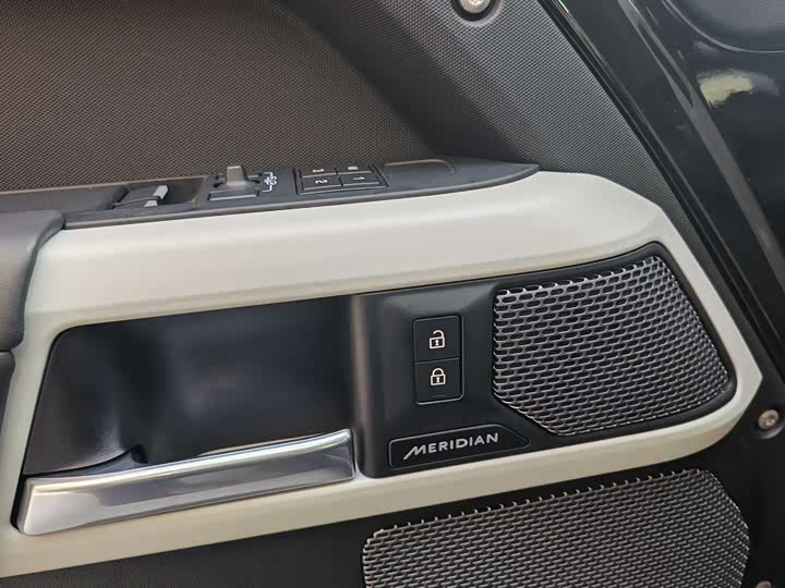 Фото 6 - Land Rover Defender