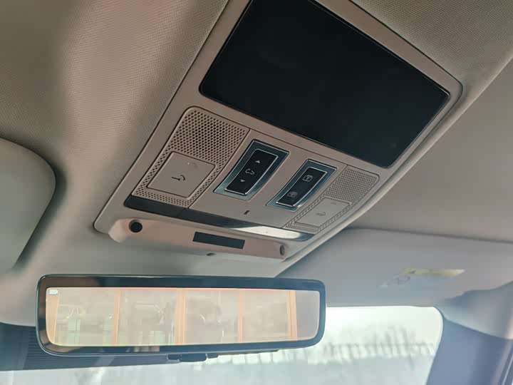 Фото 9 - Land Rover Defender