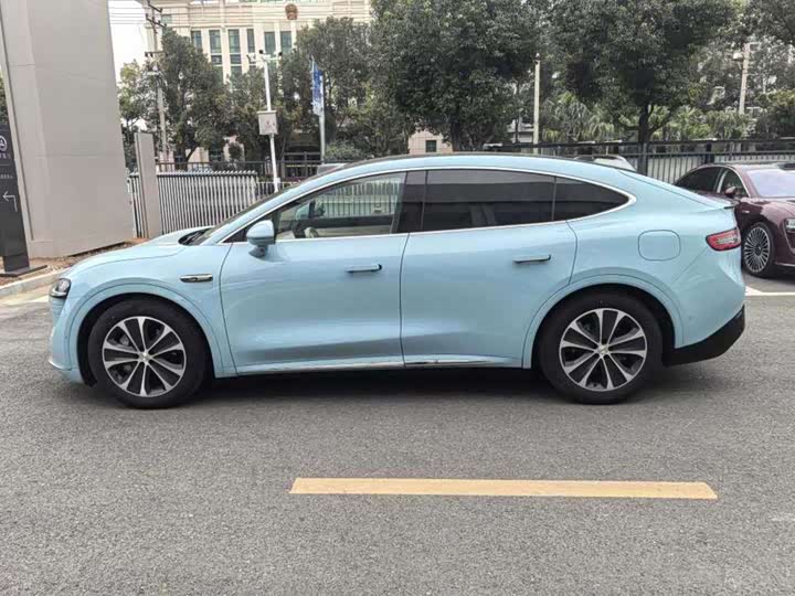 Фото 2 - Luxeed R7