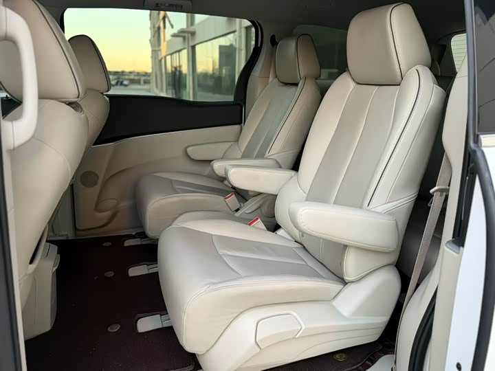 Фото 4 - Buick GL8 ES