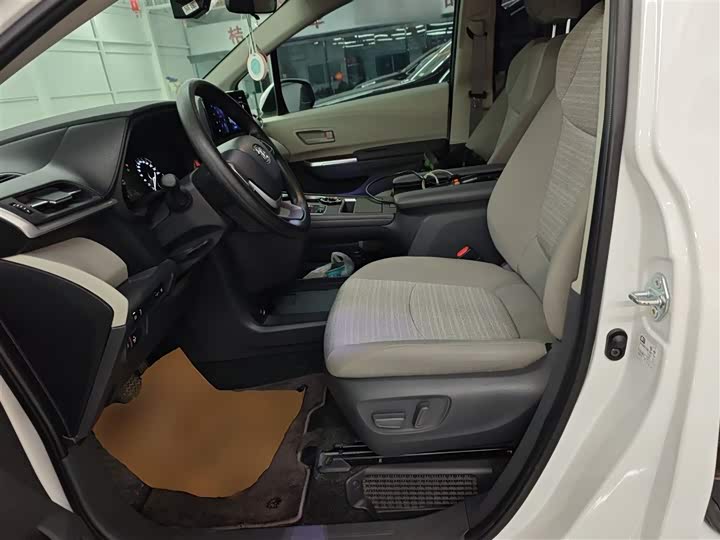 Фото 7 - Toyota Sienna