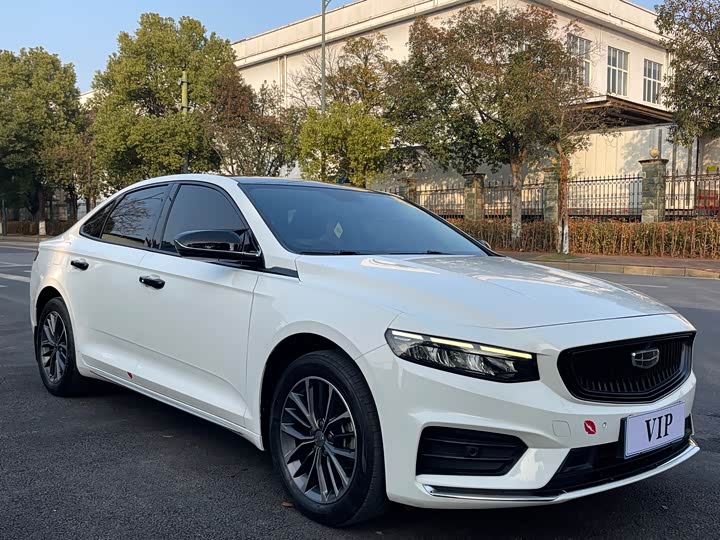 Фото 3 - Geely Preface