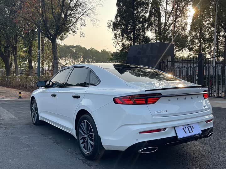 Фото 6 - Geely Preface