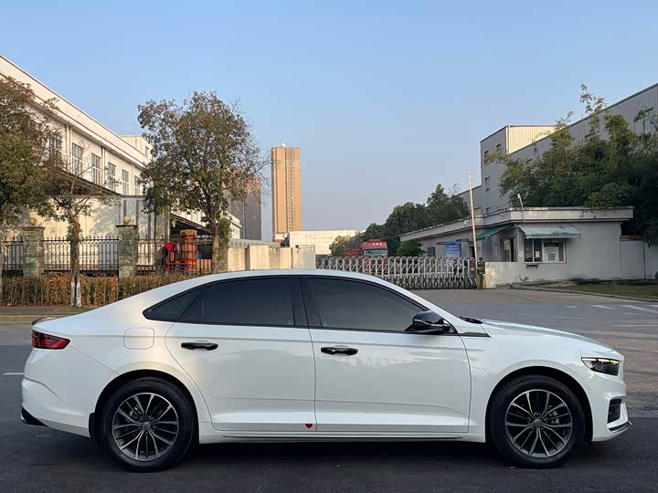 Фото 8 - Geely Preface