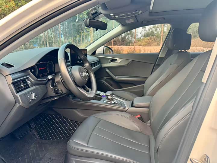 Фото 4 - Audi A4L