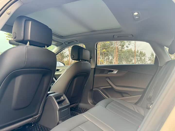 Фото 5 - Audi A4L