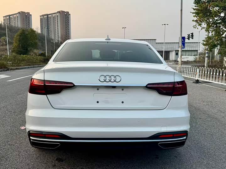 Фото 8 - Audi A4L