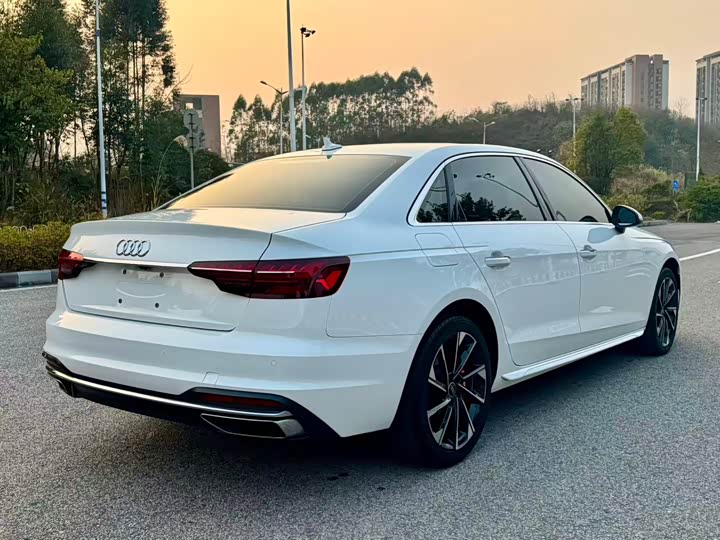 Фото 9 - Audi A4L