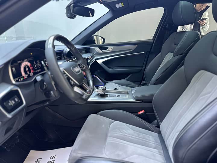 Фото 4 - Audi A6L