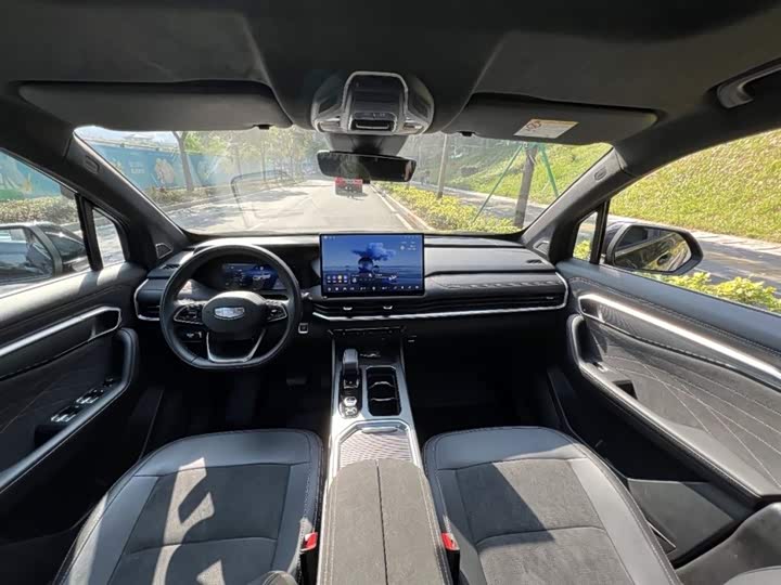 Фото 3 - Geely Okavango L