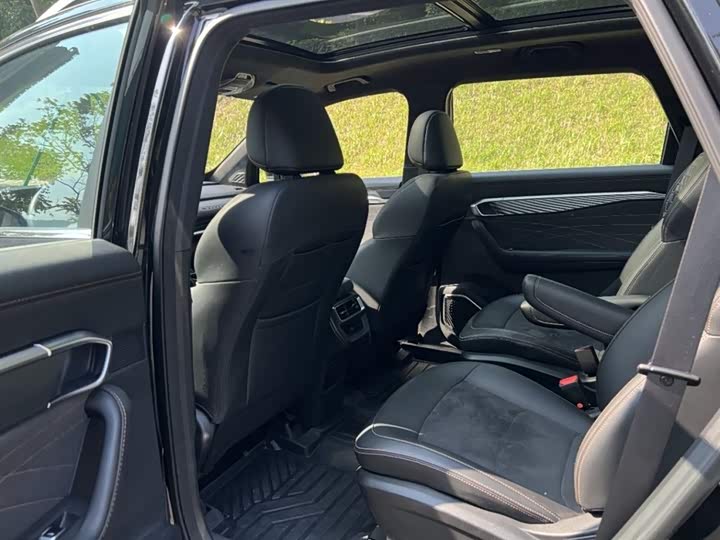 Фото 4 - Geely Okavango L