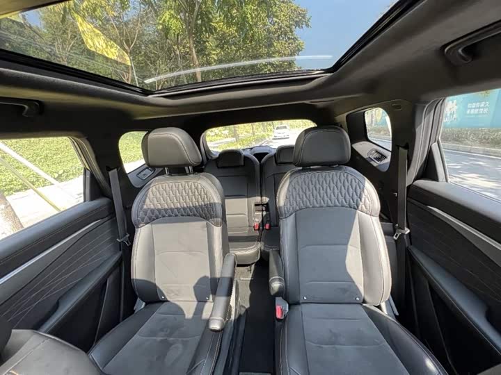 Фото 6 - Geely Okavango L