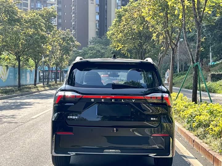 Фото 9 - Geely Okavango L