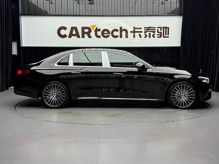 Фото 5 - Mercedes-Benz E-Class