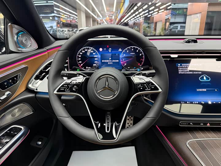 Фото 9 - Mercedes-Benz E-Class