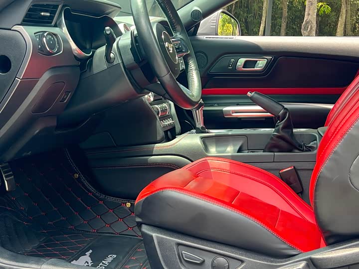 Фото 7 - Ford Mustang