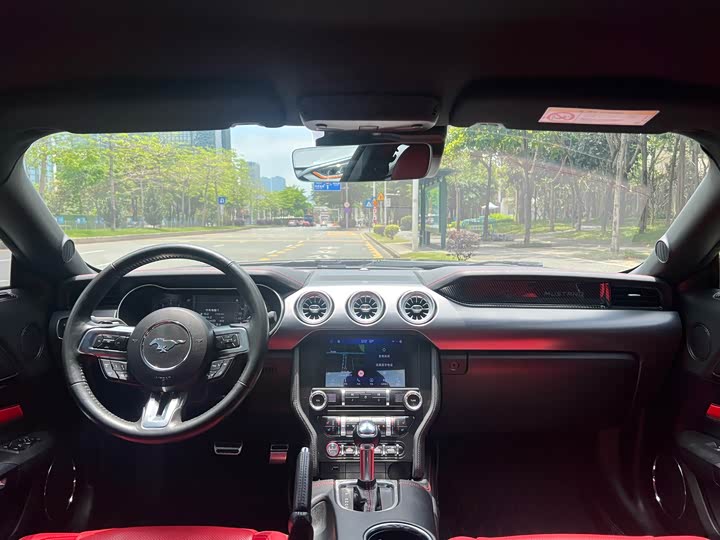 Фото 9 - Ford Mustang