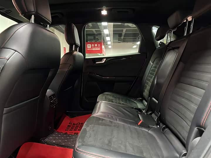 Фото 8 - Ford Escape