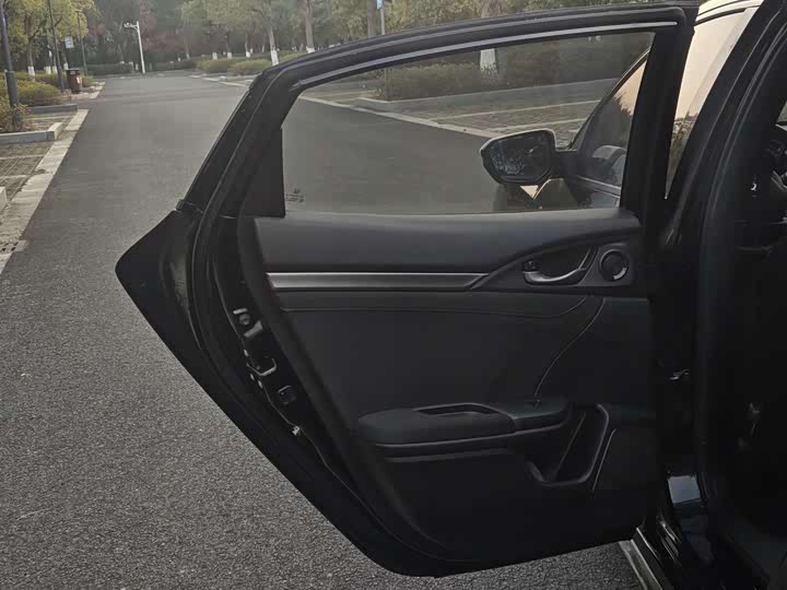 Фото 8 - Honda Civic