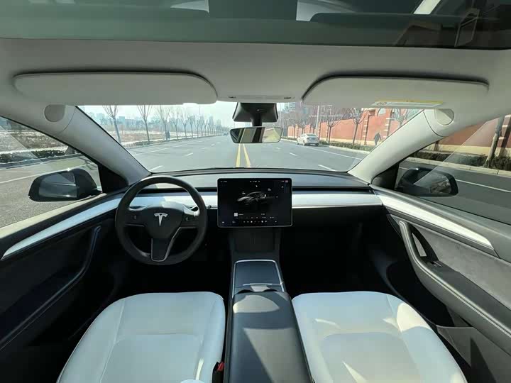 Фото 6 - Tesla Model Y