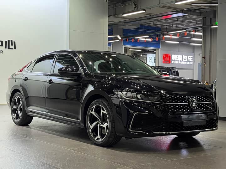 Фото 3 - Volkswagen Passat