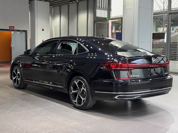 Фото 7 - Volkswagen Passat