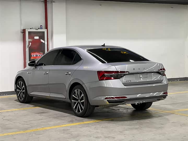 Фото 4 - Skoda Superb