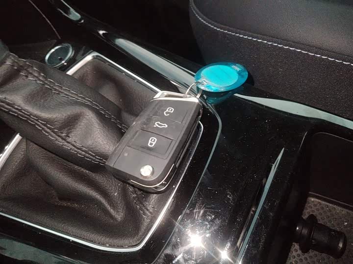 Фото 9 - Volkswagen Tharu