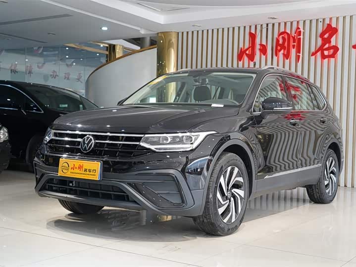 Фото 2 - Volkswagen Tiguan L Pro