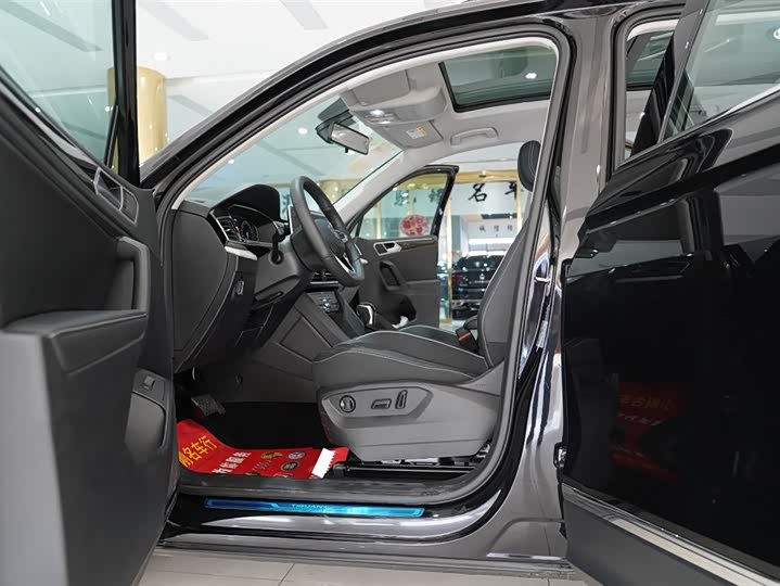 Фото 5 - Volkswagen Tiguan L Pro