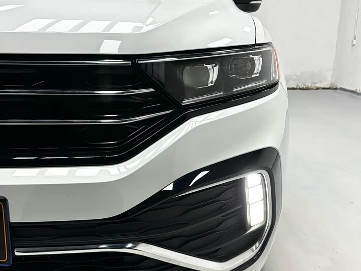 Фото 9 - Volkswagen T-Roc