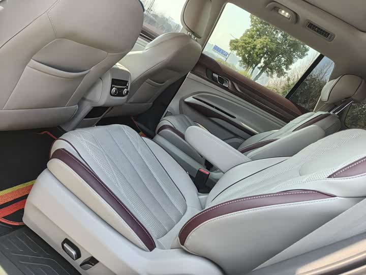 Фото 9 - Ford Equator