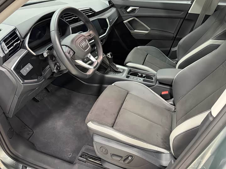 Фото 8 - Audi Q3