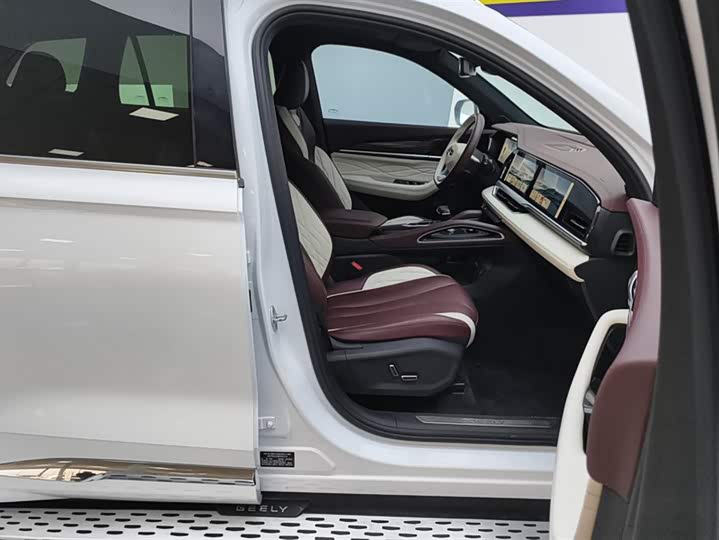 Фото 8 - Geely Monjaro