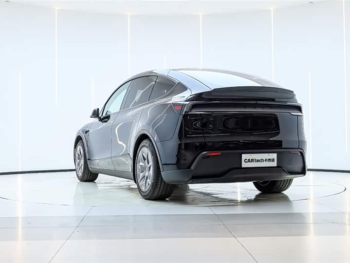 Фото 4 - Tesla Model Y