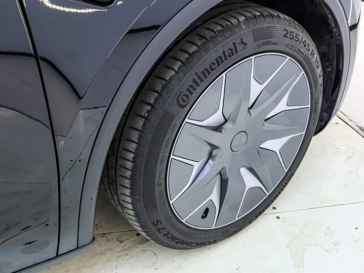 Фото 6 - Tesla Model Y