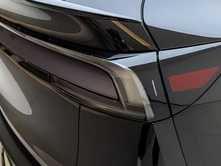 Фото 8 - Tesla Model Y