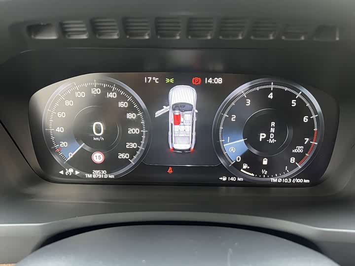 Фото 8 - Volvo XC90