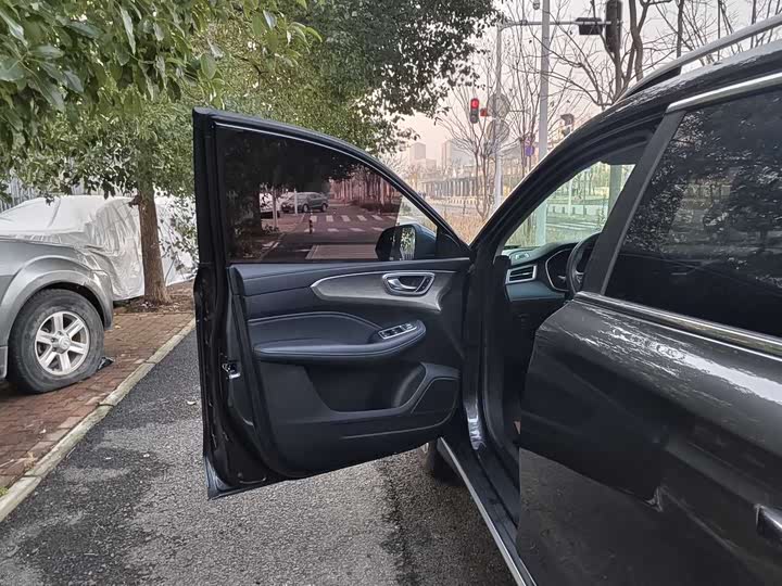 Фото 8 - Roewe RX5