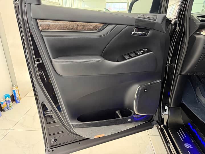 Фото 5 - Toyota Alphard