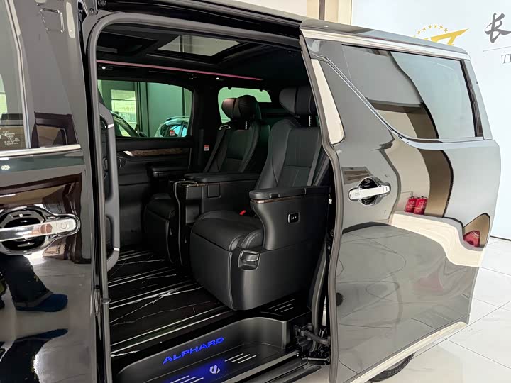 Фото 8 - Toyota Alphard
