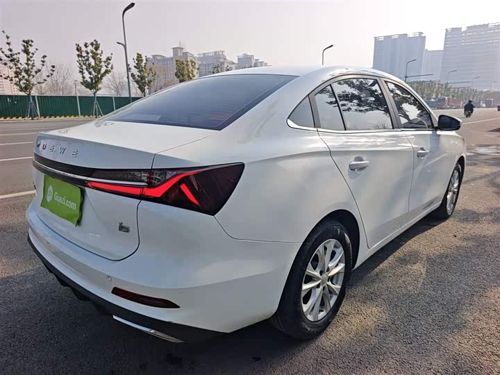Фото 7 - Roewe i5