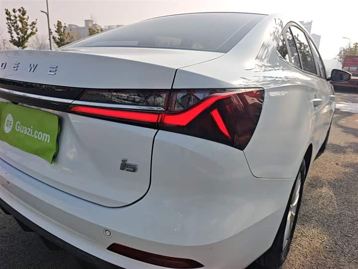 Фото 8 - Roewe i5