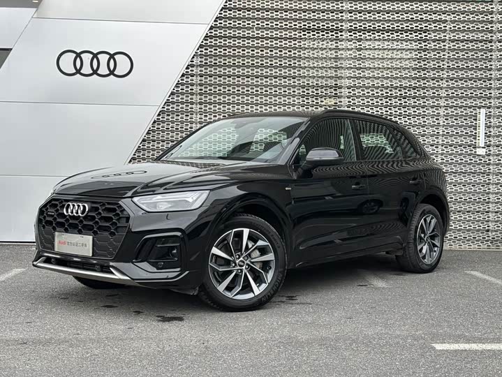 Фото 1 - Audi Q5L